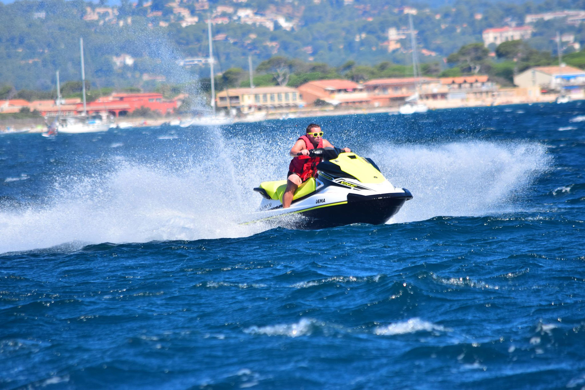 Réservez votre Location de Jet ski avec permis journée à Hyères sur la